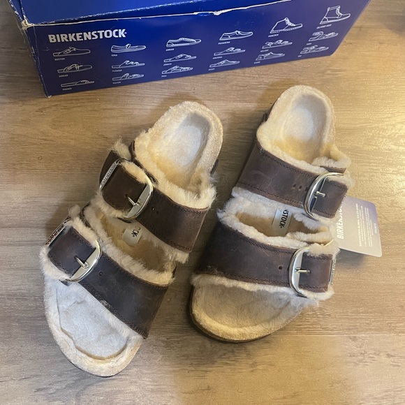 Birkenstock Arizona Big Buckle Shearling Sandals with Habana Oiled Leather - Picture 5 of 9